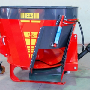 VERTICAL FEED MIXING MACHINE 1,8 METERS