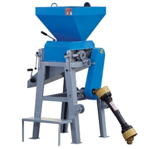 TRACTOR FEED CRUSHING MACHINE